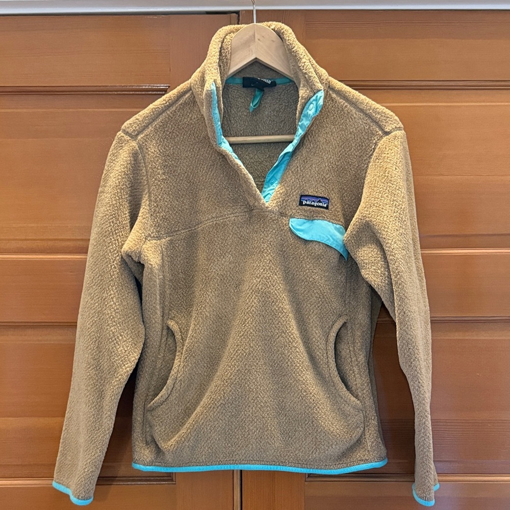 Patagonia Beige Fleece with Aqua Details